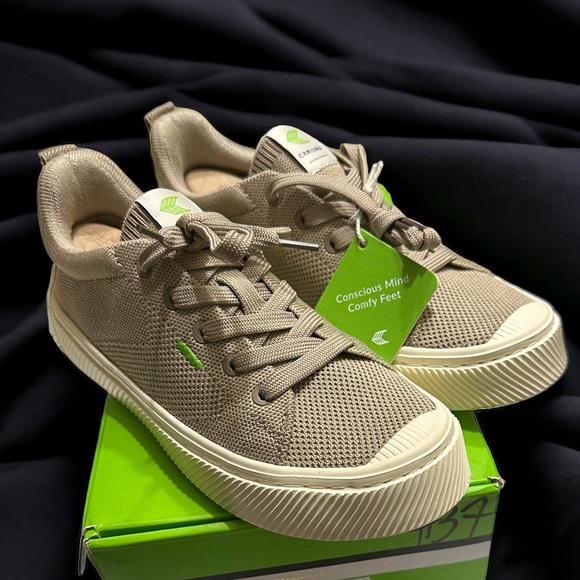 Cariuma IBI Low Sand Knit Sneakers - Picture 12 of 15